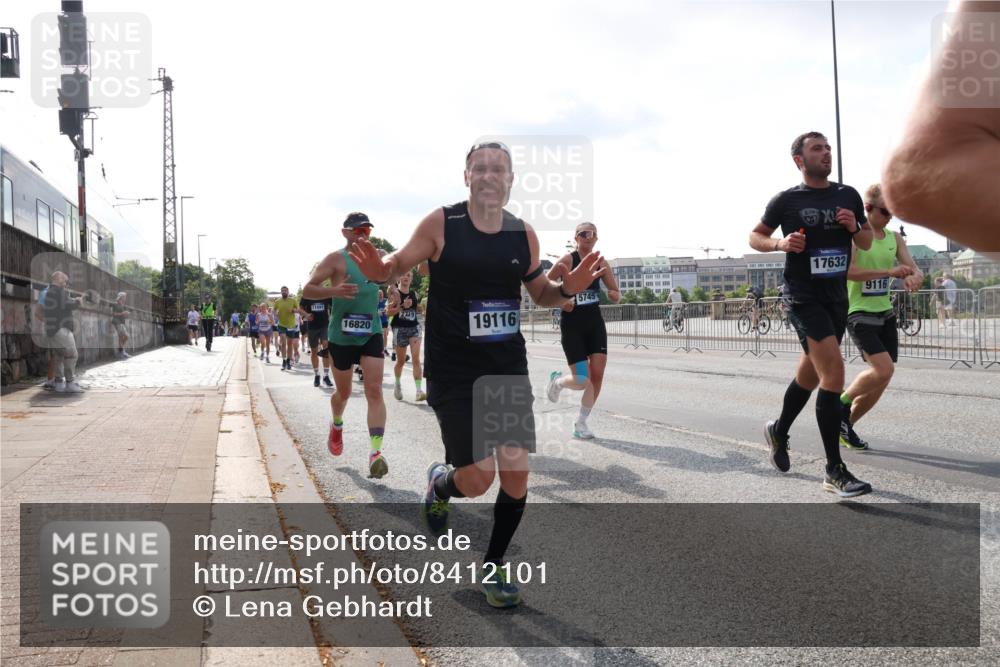 29.06.2025 - hella hamburg halbmarathon Lena Gebhardt http://msf.ph/oto/8412101 29.06.2025 09:50:27 Lombardsbrücke 11491, 16820, 2719, 19116, 5745, 17632, 9116, 1209, 1358, 1615, 1675, 1688, 1697, 1700, 1803, 1882, 2415, 2568, 2675, 2719, 2826, 3332, 3530, 3626, 4205, 4229, 4380, 4398, 4823, 5248, 5409, 5436, 5472, 5508, 5745, 5791, 5803, 6458, 6529, 6649, 6682, 6704, 7026, 7495, 7774, 8450, 8629, 8958, 9017, 9116, 9294, 9302, 9365, 9711, 9979, 10064, 10218, 10783, 10894, 10922, 11281, 11305, 11379, 11767, 12292, 12540, 12554, 12895, 13725, 14560 meine-sportfotos.de
