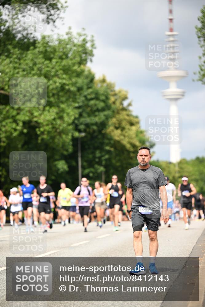 29.06.2025 - hella hamburg halbmarathon Dr. Thomas Lammeyer http://msf.ph/oto/8412143 29.06.2025 10:43:14 Kennedybrücke 1451, 1457, 1721, 1856, 1883, 2092, 2486, 2524, 2534, 2660, 2693, 2786, 3216, 3307, 3726, 4028, 4139, 4155, 4259, 4260, 4410, 4603, 4964, 5089, 5155, 5617, 5684, 5735, 7341, 7350, 7561, 7589, 7815, 8635, 8747, 9004, 10604, 10696, 11059, 11129 meine-sportfotos.de