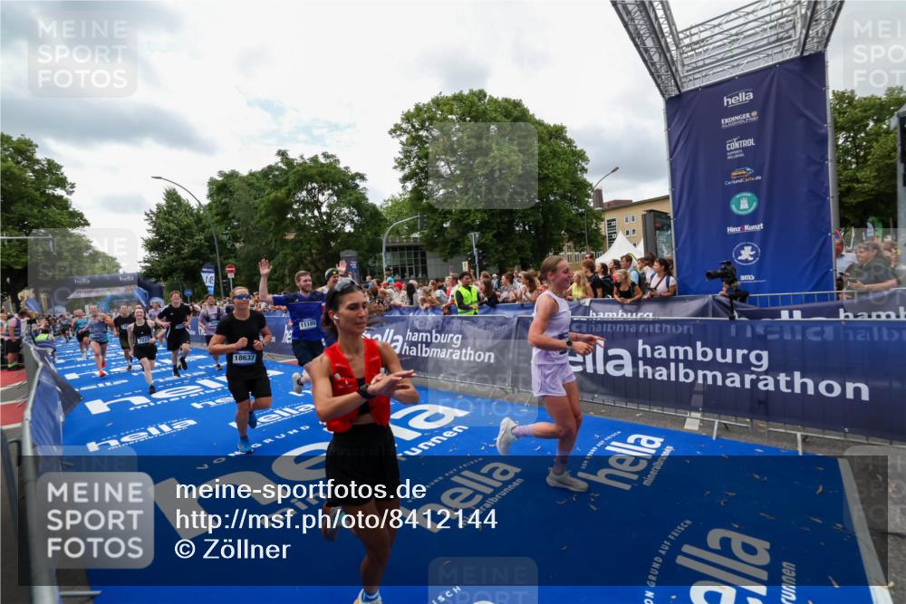 29.06.2025 - hella hamburg halbmarathon Zöllner http://msf.ph/oto/8412144 29.06.2025 10:46:30 Ziel 2222, 2842, 4237, 4497, 6421, 6978, 7335, 8482, 8981, 9232, 9386, 9786, 11185, 11773, 12171, 12651, 12891, 13698, 14045, 14228, 14482, 15157, 16127, 18211, 18637, 19209 meine-sportfotos.de
