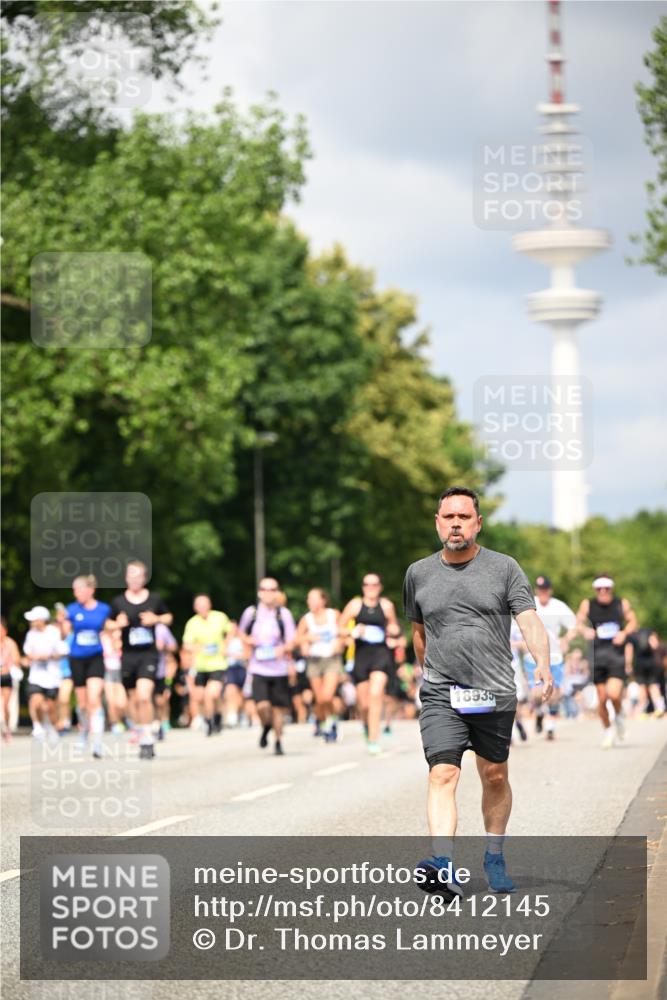 29.06.2025 - hella hamburg halbmarathon Dr. Thomas Lammeyer http://msf.ph/oto/8412145 29.06.2025 10:43:14 Kennedybrücke 1451, 1457, 1721, 1856, 1883, 2092, 2486, 2524, 2534, 2660, 2693, 2786, 3216, 3307, 3726, 4028, 4139, 4155, 4259, 4260, 4410, 4603, 4964, 5089, 5155, 5617, 5684, 5735, 7341, 7350, 7561, 7589, 7815, 8635, 8747, 9004, 10604, 10696, 11059, 11129 meine-sportfotos.de