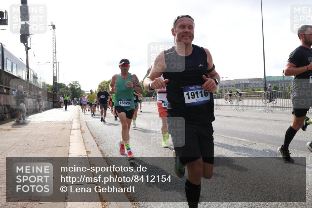 29.06.2025 - hella hamburg halbmarathon Lena Gebhardt http://msf.ph/oto/8412154 29.06.2025 09:50:28 Lombardsbrücke 16820, 18, 19116, 1209, 1358, 1615, 1675, 1688, 1697, 1700, 1803, 1882, 2415, 2568, 2675, 2719, 2826, 3332, 3530, 3626, 4205, 4229, 4380, 4398, 4823, 5248, 5409, 5436, 5472, 5508, 5745, 5791, 5803, 6080, 6458, 6529, 6649, 6682, 6704, 7026, 7495, 7774, 8450, 8629, 8958, 9017, 9116, 9294, 9302, 9365, 9711, 9979, 10064, 10218, 10783, 10894, 10922, 11281, 11305, 11379, 11767, 12292, 12540, 12554, 12895, 13725, 14560 meine-sportfotos.de