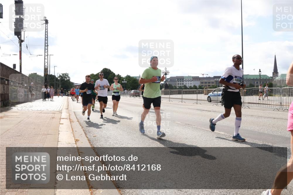 29.06.2025 - hella hamburg halbmarathon Lena Gebhardt http://msf.ph/oto/8412168 29.06.2025 10:04:36 Lombardsbrücke 1612, 1614, 17113, 25, 18098, 1213, 1316, 1347, 1377, 1559, 1674, 2011, 2463, 2628, 2698, 2852, 2979, 3994, 4146, 4293, 4394, 4538, 4587, 4951, 5354, 5365, 5869, 5976, 6311, 6706, 6709, 8049, 8177, 8217, 9489, 9526, 10100, 10213, 10709, 10756, 10834, 10962, 11088, 11511, 11551, 11582, 12004, 12005, 12125, 12924, 12998, 13533, 13625, 14340, 14436, 14917, 15525, 15532, 16128, 16145, 16357, 16753, 16989, 16995, 17071, 17113, 17434, 17437, 17814 meine-sportfotos.de