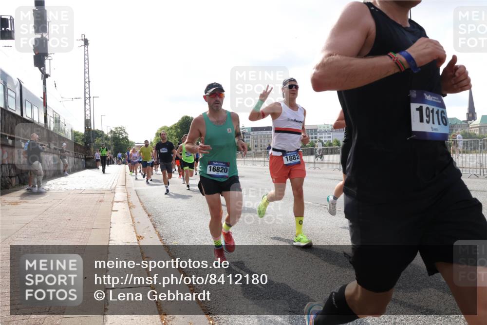 29.06.2025 - hella hamburg halbmarathon Lena Gebhardt http://msf.ph/oto/8412180 29.06.2025 09:50:28 Lombardsbrücke 11491, 1882, 16820, 19116, 1209, 1358, 1615, 1675, 1688, 1697, 1700, 1803, 1882, 2415, 2568, 2675, 2719, 2826, 3332, 3530, 3626, 4205, 4229, 4380, 4398, 4823, 5248, 5409, 5436, 5472, 5508, 5745, 5791, 5803, 6080, 6458, 6529, 6649, 6682, 6704, 7026, 7495, 7774, 8450, 8629, 8958, 9017, 9116, 9294, 9302, 9365, 9711, 9979, 10064, 10218, 10783, 10894, 10922, 11281, 11305, 11379, 11767, 12292, 12540, 12554, 12895, 13725, 14560 meine-sportfotos.de