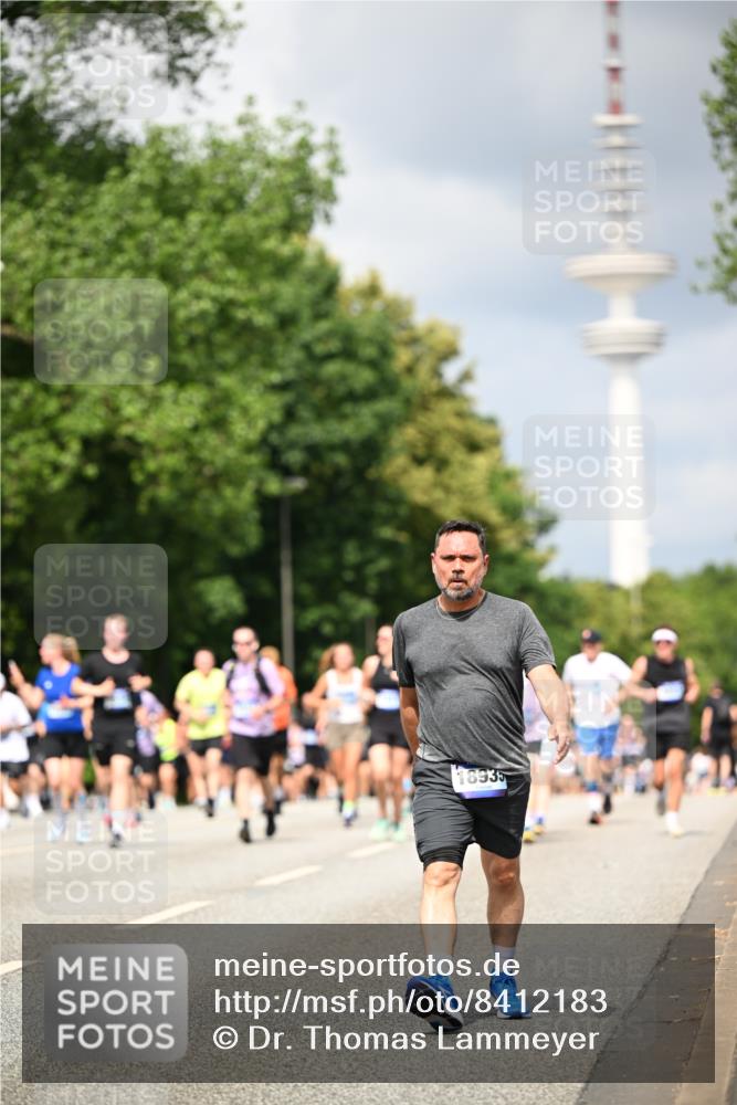 29.06.2025 - hella hamburg halbmarathon Dr. Thomas Lammeyer http://msf.ph/oto/8412183 29.06.2025 10:43:15 Kennedybrücke 1451, 1457, 1721, 1856, 1883, 2092, 2486, 2524, 2534, 2660, 2693, 2786, 3216, 3307, 3726, 4028, 4139, 4155, 4259, 4260, 4410, 4603, 4964, 5155, 5617, 5684, 5735, 6112, 7341, 7350, 7561, 7589, 7815, 9004, 10604, 10696, 11059, 11129 meine-sportfotos.de