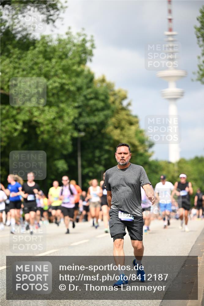 29.06.2025 - hella hamburg halbmarathon Dr. Thomas Lammeyer http://msf.ph/oto/8412187 29.06.2025 10:43:15 Kennedybrücke 1451, 1457, 1721, 1856, 1883, 2092, 2486, 2524, 2534, 2660, 2693, 2786, 3216, 3307, 3726, 4028, 4139, 4155, 4259, 4260, 4410, 4603, 4964, 5155, 5617, 5684, 5735, 6112, 7341, 7350, 7561, 7589, 7815, 9004, 10604, 10696, 11059, 11129 meine-sportfotos.de