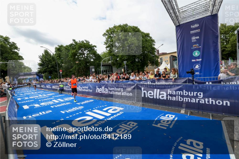 29.06.2025 - hella hamburg halbmarathon Zöllner http://msf.ph/oto/8412189 29.06.2025 10:23:04 Ziel 4128, 7862, 18328 meine-sportfotos.de