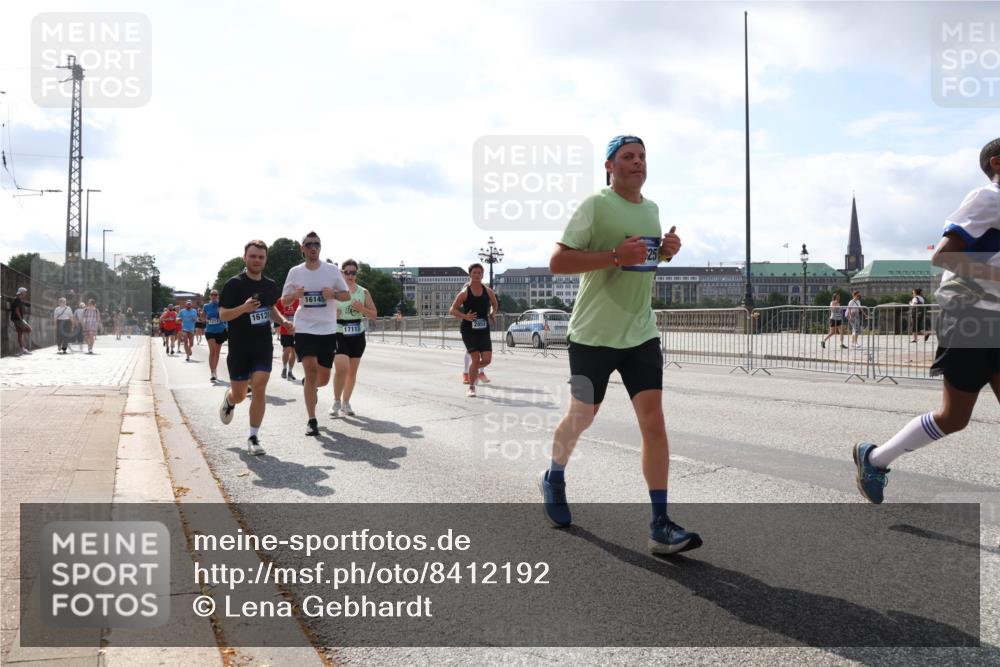 29.06.2025 - hella hamburg halbmarathon Lena Gebhardt http://msf.ph/oto/8412192 29.06.2025 10:04:37 Lombardsbrücke 1612, 16145, 17113, 2852, 1213, 1316, 1347, 1377, 1559, 1674, 2011, 2463, 2628, 2698, 2852, 2979, 3994, 4146, 4293, 4394, 4538, 4587, 4951, 5354, 5365, 5869, 5976, 6311, 6709, 8049, 8177, 8217, 9489, 9526, 10100, 10213, 10709, 10756, 10834, 10962, 11088, 11511, 11551, 11582, 12004, 12005, 12125, 12924, 12998, 13533, 13625, 14340, 14436, 14917, 15525, 15532, 16128, 16145, 16357, 16753, 16989, 16995, 17071, 17113, 17434, 17437, 17814 meine-sportfotos.de