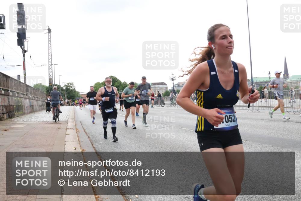 29.06.2025 - hella hamburg halbmarathon Lena Gebhardt http://msf.ph/oto/8412193 29.06.2025 10:51:13 Lombardsbrücke 17079, 10029, 7825, 13522, 052, 5289, 1129, 1203, 1208, 1404, 1478, 1617, 2200, 2202, 2358, 2380, 2484, 2485, 2859, 3229, 3934, 4156, 4652, 4713, 4771, 4808, 4848, 4878, 4920, 5286, 5289, 5357, 5394, 5530, 6091, 6178, 6961, 7012, 7141, 7769, 7770, 7771, 7825, 7871, 8040, 8200, 8410, 8672, 8779, 8986, 9166, 9167, 9582, 9583, 9763, 10029, 10437, 10552, 10614, 10636, 11034, 11052, 11252, 11268, 11575, 11577, 12392, 12393, 14534 meine-sportfotos.de
