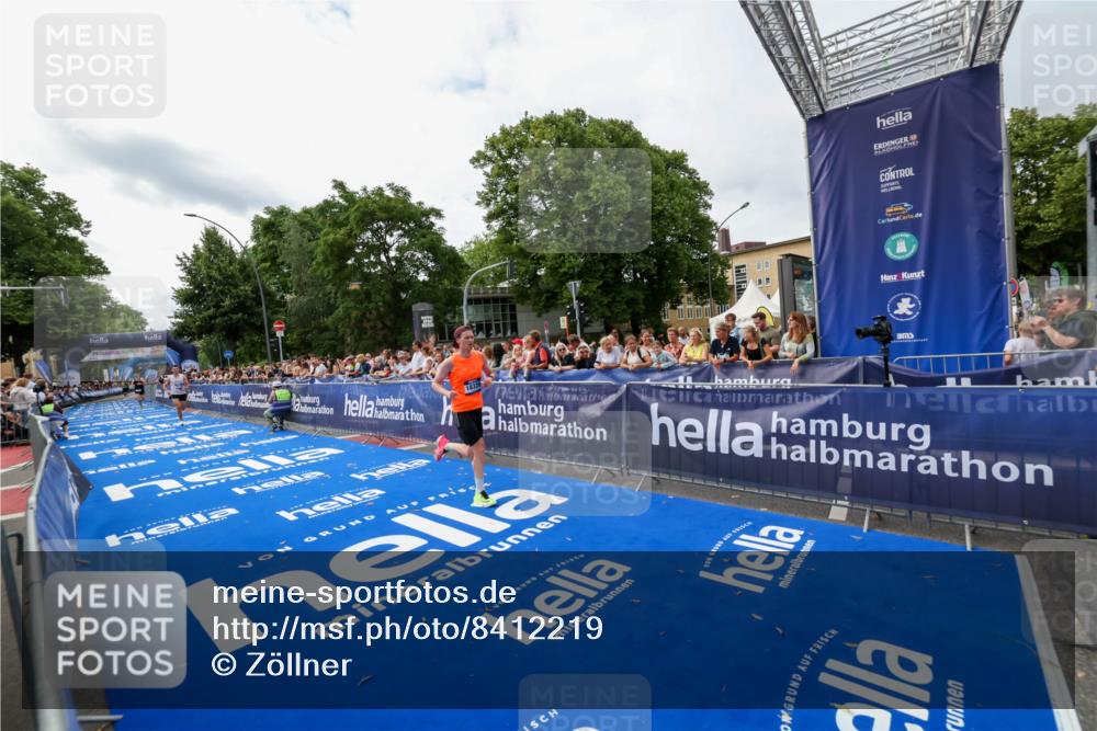 29.06.2025 - hella hamburg halbmarathon Zöllner http://msf.ph/oto/8412219 29.06.2025 10:23:05 Ziel 4128, 7862, 18328 meine-sportfotos.de