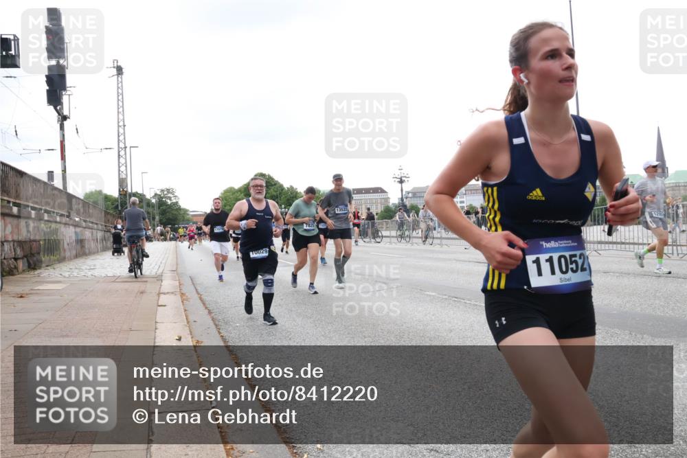 29.06.2025 - hella hamburg halbmarathon Lena Gebhardt http://msf.ph/oto/8412220 29.06.2025 10:51:13 Lombardsbrücke 10029, 7825, 13522, 11052, 528, 1129, 1203, 1208, 1404, 1478, 1617, 2200, 2202, 2358, 2380, 2484, 2485, 2859, 3229, 3934, 4156, 4652, 4713, 4771, 4808, 4848, 4878, 4920, 5286, 5289, 5357, 5394, 5530, 6091, 6178, 6961, 7012, 7141, 7769, 7770, 7771, 7825, 7871, 8040, 8200, 8410, 8672, 8779, 8986, 9166, 9167, 9582, 9583, 9763, 10029, 10437, 10552, 10614, 10636, 11034, 11052, 11252, 11268, 11575, 11577, 12392, 12393, 14534 meine-sportfotos.de