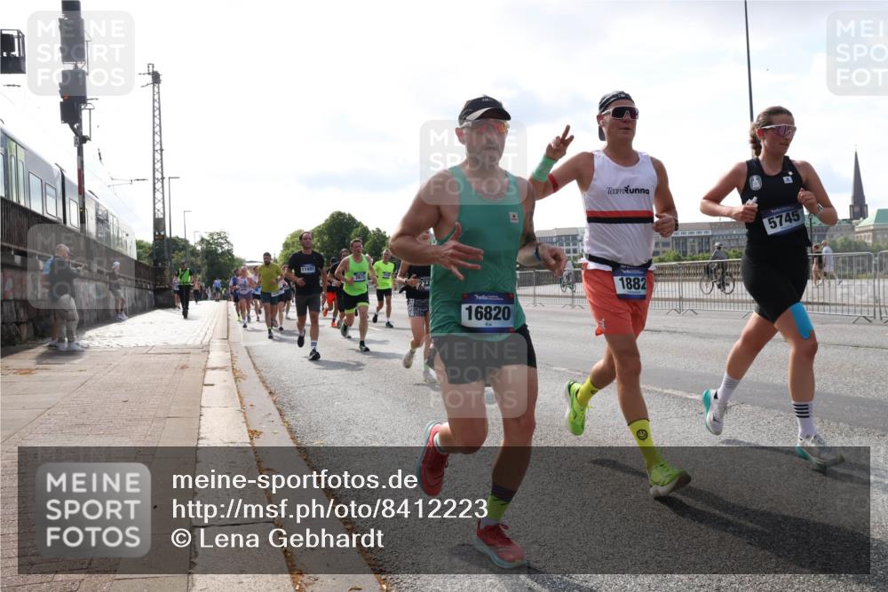 29.06.2025 - hella hamburg halbmarathon Lena Gebhardt http://msf.ph/oto/8412223 29.06.2025 09:50:28 Lombardsbrücke 11491, 2675, 16820, 1882, 5745, 1209, 1358, 1615, 1675, 1688, 1697, 1700, 1803, 1882, 2415, 2568, 2675, 2719, 2826, 3332, 3530, 3626, 4205, 4229, 4380, 4398, 4823, 5248, 5409, 5436, 5472, 5508, 5745, 5791, 5803, 6080, 6458, 6529, 6649, 6682, 6704, 7026, 7495, 7774, 8450, 8629, 8958, 9017, 9116, 9294, 9302, 9365, 9711, 9979, 10064, 10218, 10783, 10894, 10922, 11281, 11305, 11379, 11767, 12292, 12540, 12554, 12895, 13725, 14560 meine-sportfotos.de