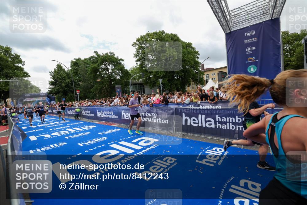29.06.2025 - hella hamburg halbmarathon Zöllner http://msf.ph/oto/8412243 29.06.2025 10:46:35 Ziel 4237, 4497, 5459, 6978, 8482, 8981, 9232, 9386, 9529, 9786, 12891, 13525, 15133, 15206, 17281, 17461, 18882 meine-sportfotos.de