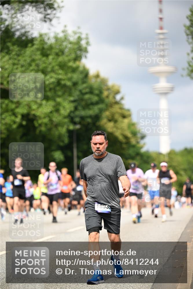 29.06.2025 - hella hamburg halbmarathon Dr. Thomas Lammeyer http://msf.ph/oto/8412244 29.06.2025 10:43:16 Kennedybrücke 1451, 1457, 1721, 1856, 1883, 2092, 2486, 2524, 2534, 2660, 2693, 2786, 3216, 3307, 3726, 4028, 4139, 4155, 4259, 4260, 4410, 4603, 4964, 5617, 5684, 5735, 6112, 7341, 7350, 7561, 7589, 7815, 9004, 10604, 10696, 11059, 11129 meine-sportfotos.de