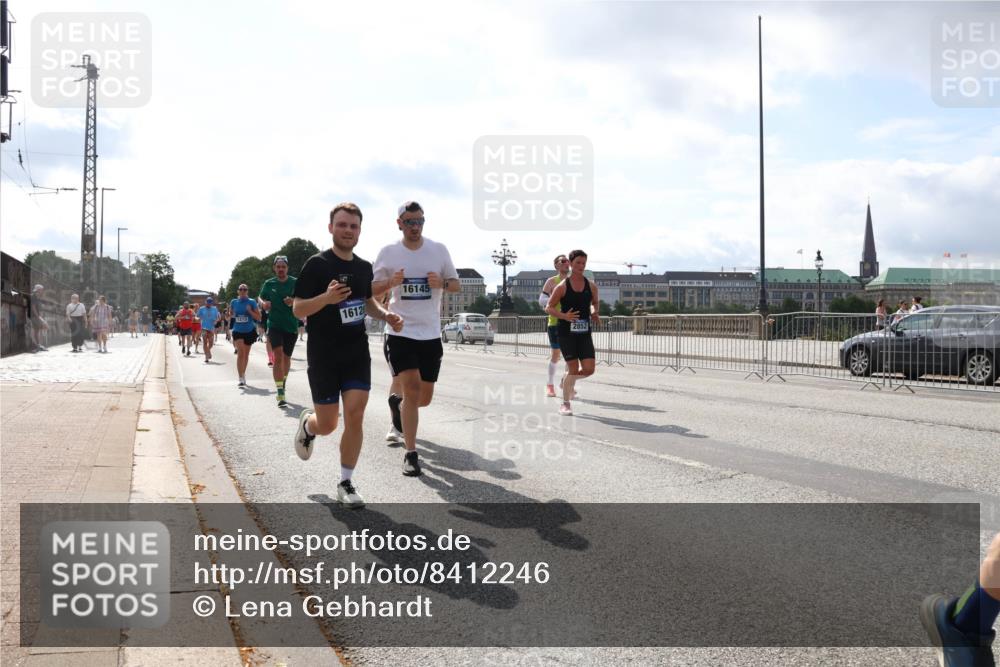 29.06.2025 - hella hamburg halbmarathon Lena Gebhardt http://msf.ph/oto/8412246 29.06.2025 10:04:37 Lombardsbrücke 1213, 1612, 16145, 2852, 1213, 1316, 1347, 1377, 1559, 1674, 2011, 2463, 2628, 2698, 2852, 2979, 3994, 4146, 4293, 4394, 4538, 4587, 4951, 5354, 5365, 5869, 5976, 6311, 6709, 8049, 8177, 8217, 9489, 9526, 10100, 10213, 10709, 10756, 10834, 10962, 11088, 11511, 11551, 11582, 12004, 12005, 12125, 12924, 12998, 13533, 13625, 14340, 14436, 14917, 15525, 15532, 16128, 16145, 16357, 16753, 16989, 16995, 17071, 17113, 17434, 17437, 17814 meine-sportfotos.de
