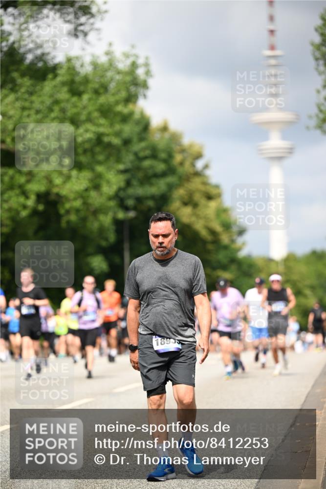 29.06.2025 - hella hamburg halbmarathon Dr. Thomas Lammeyer http://msf.ph/oto/8412253 29.06.2025 10:43:16 Kennedybrücke 1451, 1457, 1721, 1856, 1883, 2092, 2486, 2524, 2534, 2660, 2693, 2786, 3216, 3307, 3726, 4028, 4139, 4155, 4259, 4260, 4410, 4603, 4964, 5617, 5684, 5735, 6112, 7341, 7350, 7561, 7589, 7815, 9004, 10604, 10696, 11059, 11129 meine-sportfotos.de