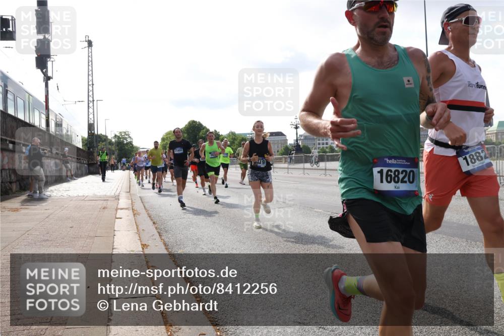 29.06.2025 - hella hamburg halbmarathon Lena Gebhardt http://msf.ph/oto/8412256 29.06.2025 09:50:28 Lombardsbrücke 11491, 7719, 16820, 18827, 1209, 1358, 1615, 1675, 1688, 1697, 1700, 1803, 1882, 2415, 2568, 2675, 2719, 2826, 3332, 3530, 3626, 4205, 4229, 4380, 4398, 4823, 5248, 5409, 5436, 5472, 5508, 5745, 5791, 5803, 6080, 6458, 6529, 6649, 6682, 6704, 7026, 7495, 7774, 8450, 8629, 8958, 9017, 9116, 9294, 9302, 9365, 9711, 9979, 10064, 10218, 10783, 10894, 10922, 11281, 11305, 11379, 11767, 12292, 12540, 12554, 12895, 13725, 14560 meine-sportfotos.de