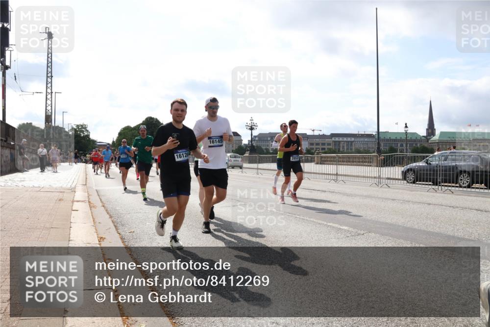 29.06.2025 - hella hamburg halbmarathon Lena Gebhardt http://msf.ph/oto/8412269 29.06.2025 10:04:38 Lombardsbrücke 1213, 16128, 16145, 2852, 1126, 1213, 1316, 1347, 1377, 1559, 1674, 2011, 2463, 2628, 2698, 2852, 2979, 3994, 4146, 4293, 4394, 4538, 4587, 4951, 5354, 5365, 5869, 5976, 6311, 6709, 8049, 8177, 8217, 9489, 10100, 10213, 10709, 10756, 10834, 10962, 11088, 11551, 11582, 12004, 12005, 12125, 12924, 12998, 13533, 13625, 14340, 14436, 14917, 15525, 15532, 16128, 16145, 16357, 16579, 16753, 16989, 16995, 17071, 17113, 17434, 17437, 17814 meine-sportfotos.de