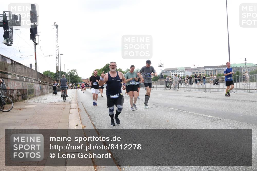 29.06.2025 - hella hamburg halbmarathon Lena Gebhardt http://msf.ph/oto/8412278 29.06.2025 10:51:14 Lombardsbrücke 17079, 029, 7825, 13522, 1129, 1203, 1208, 1404, 1478, 1617, 1997, 2200, 2202, 2308, 2358, 2380, 2484, 2485, 2859, 3229, 3934, 4156, 4652, 4713, 4771, 4808, 4848, 4878, 4920, 5286, 5289, 5357, 5394, 5530, 6091, 6178, 6961, 7012, 7141, 7769, 7770, 7771, 7825, 7871, 7992, 8040, 8200, 8410, 8672, 8779, 8986, 9166, 9167, 9582, 9583, 9763, 10029, 10552, 10614, 10636, 11034, 11052, 11252, 11268, 11575, 11577, 14534 meine-sportfotos.de