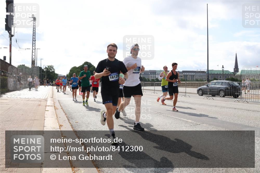 29.06.2025 - hella hamburg halbmarathon Lena Gebhardt http://msf.ph/oto/8412300 29.06.2025 10:04:38 Lombardsbrücke 1213, 4146, 16128, 16145, 171, 1126, 1213, 1316, 1347, 1377, 1559, 1674, 2011, 2463, 2628, 2698, 2852, 2979, 3994, 4146, 4293, 4394, 4538, 4587, 4951, 5354, 5365, 5869, 5976, 6311, 6709, 8049, 8177, 8217, 9489, 10100, 10213, 10709, 10756, 10834, 10962, 11088, 11551, 11582, 12004, 12005, 12125, 12924, 12998, 13533, 13625, 14340, 14436, 14917, 15525, 15532, 16128, 16145, 16357, 16579, 16753, 16989, 16995, 17071, 17113, 17434, 17437, 17814 meine-sportfotos.de
