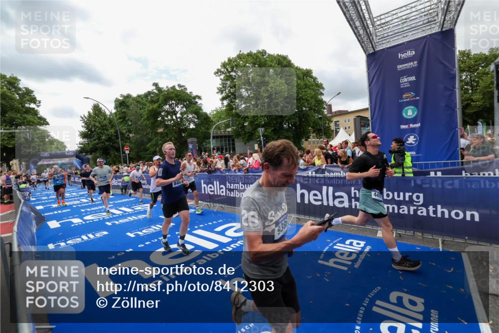 29.06.2025 - hella hamburg halbmarathon Zöllner http://msf.ph/oto/8412303 29.06.2025 10:46:38 Ziel 1920, 4497, 5459, 8482, 9051, 9232, 9386, 9529, 13525, 13554, 15026, 15133, 15206, 15714, 17281, 17461, 18297, 18882 meine-sportfotos.de