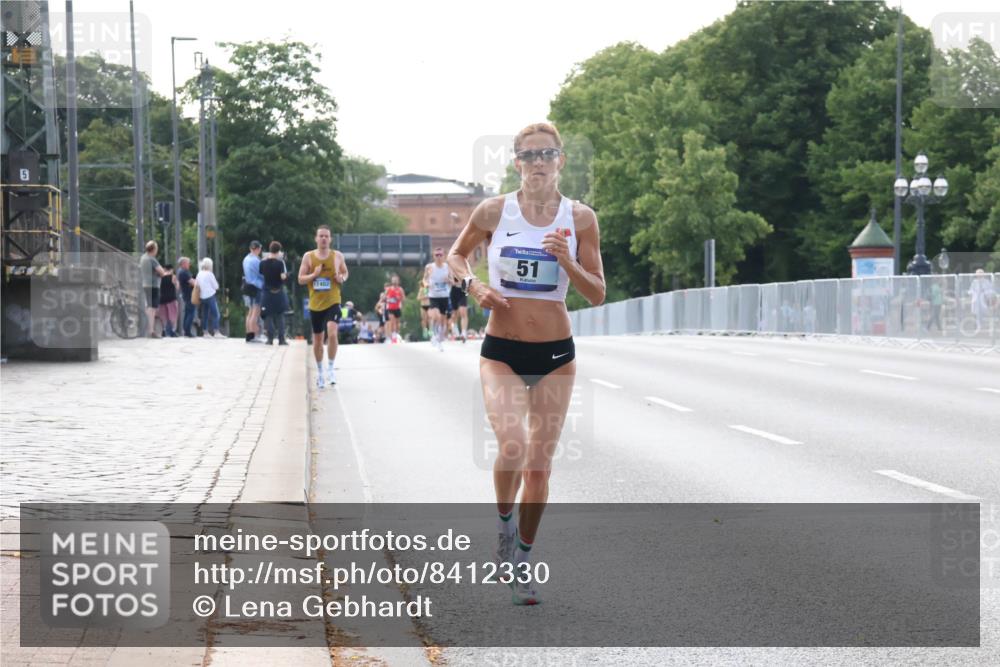 29.06.2025 - hella hamburg halbmarathon Lena Gebhardt http://msf.ph/oto/8412330 29.06.2025 09:39:33 Lombardsbrücke 17402, 51, 51, 4524, 6699, 11342, 11678, 13016, 14188, 14932, 15166, 16529, 16548, 17402, 18694, 18848, 19072, 19108 meine-sportfotos.de