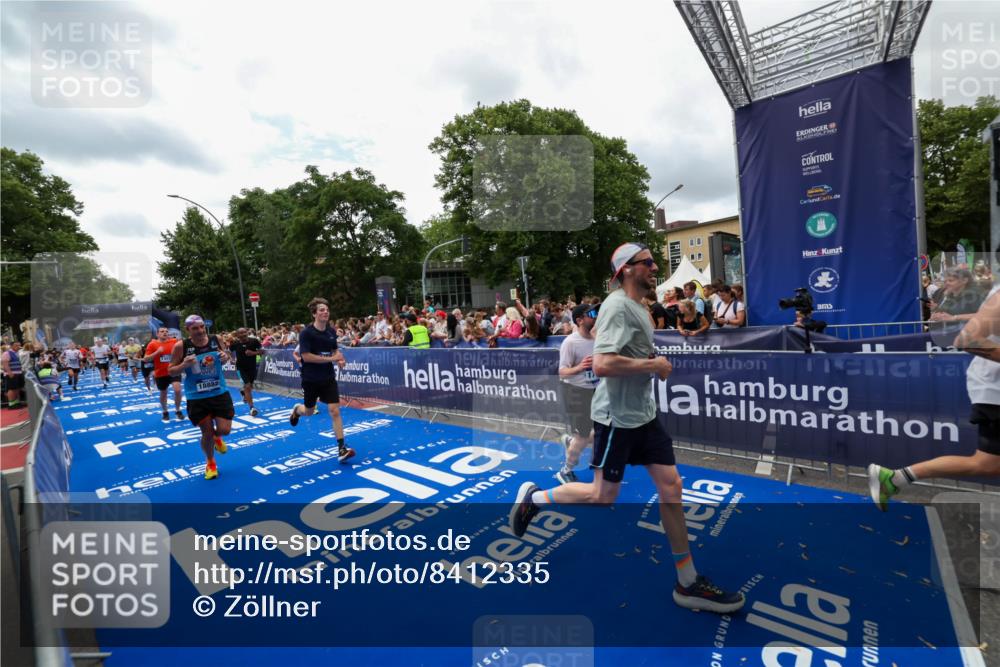 29.06.2025 - hella hamburg halbmarathon Zöllner http://msf.ph/oto/8412335 29.06.2025 10:46:40 Ziel 1920, 1942, 5459, 9051, 9529, 13525, 13554, 15026, 15133, 15206, 15714, 17281, 17461, 18297, 18882 meine-sportfotos.de