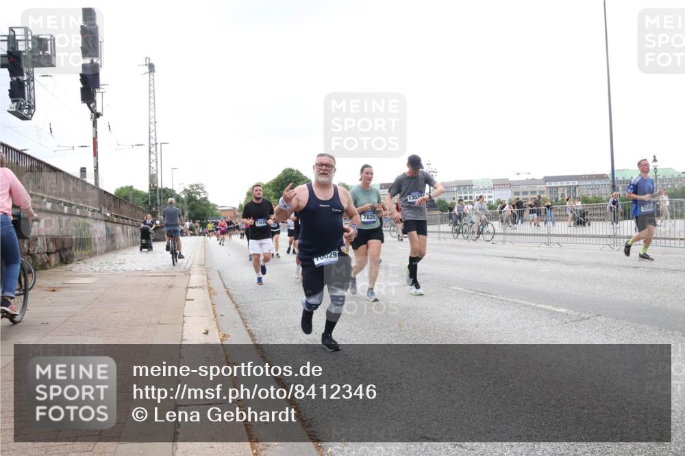 29.06.2025 - hella hamburg halbmarathon Lena Gebhardt http://msf.ph/oto/8412346 29.06.2025 10:51:14 Lombardsbrücke 17079, 029, 7825, 13522, 5530, 1129, 1203, 1208, 1404, 1478, 1617, 1997, 2200, 2202, 2308, 2358, 2380, 2484, 2485, 2859, 3229, 3934, 4156, 4652, 4713, 4771, 4808, 4848, 4878, 4920, 5286, 5289, 5357, 5394, 5530, 6091, 6178, 6961, 7012, 7141, 7769, 7770, 7771, 7825, 7871, 7992, 8040, 8200, 8410, 8672, 8779, 8986, 9166, 9167, 9582, 9583, 9763, 10029, 10552, 10614, 10636, 11034, 11052, 11252, 11268, 11575, 11577, 14534 meine-sportfotos.de