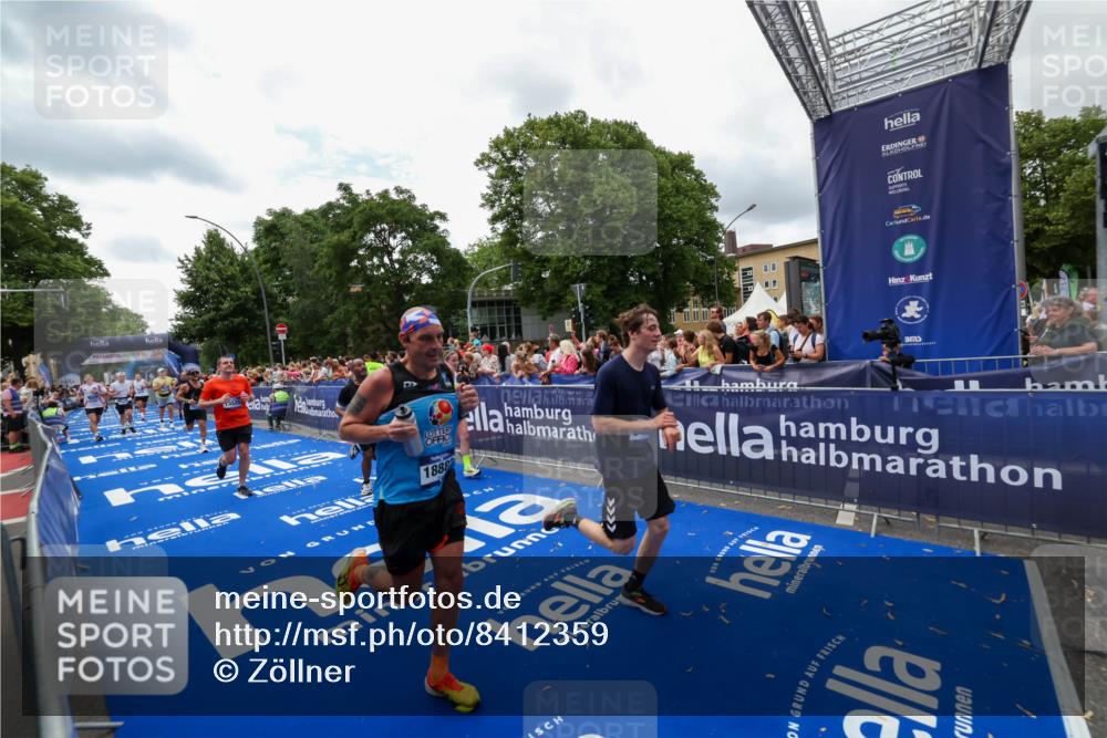 29.06.2025 - hella hamburg halbmarathon Zöllner http://msf.ph/oto/8412359 29.06.2025 10:46:41 Ziel 1920, 1942, 5459, 9051, 13525, 13554, 15026, 15133, 15206, 15714, 16175, 17865, 18297, 18882 meine-sportfotos.de