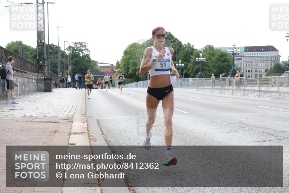 29.06.2025 - hella hamburg halbmarathon Lena Gebhardt http://msf.ph/oto/8412362 29.06.2025 09:39:34 Lombardsbrücke 51, 51, 4524, 6699, 11342, 11678, 13016, 14188, 14932, 15166, 16529, 16548, 17402, 18694, 18848, 19072, 19108 meine-sportfotos.de