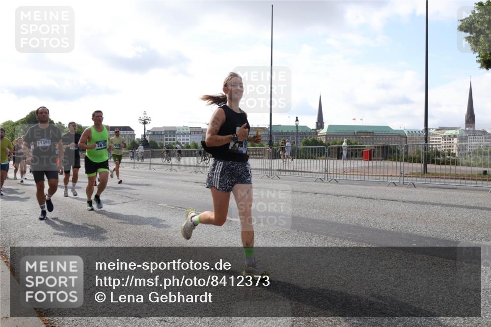 29.06.2025 - hella hamburg halbmarathon Lena Gebhardt http://msf.ph/oto/8412373 29.06.2025 09:50:29 Lombardsbrücke 11491, 1700, 2675, 1209, 1358, 1615, 1675, 1688, 1697, 1700, 1803, 1882, 2415, 2568, 2675, 2719, 2826, 3332, 3626, 4205, 4229, 4380, 4398, 4823, 5248, 5409, 5436, 5472, 5508, 5745, 5791, 5803, 6080, 6458, 6529, 6649, 6682, 6704, 7026, 7495, 7774, 8450, 8629, 8958, 9017, 9116, 9294, 9302, 9365, 9711, 9979, 10064, 10218, 10783, 10894, 10922, 11281, 11305, 11379, 11767, 12292, 12540, 12554, 12895, 13725, 14560 meine-sportfotos.de