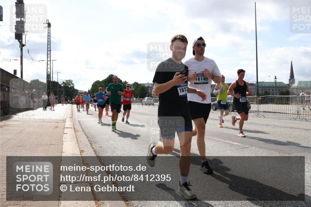 29.06.2025 - hella hamburg halbmarathon Lena Gebhardt http://msf.ph/oto/8412395 29.06.2025 10:04:38 Lombardsbrücke 1213, 4146, 1612, 16145, 2011, 2852, 1126, 1213, 1316, 1347, 1377, 1559, 1674, 2011, 2463, 2628, 2698, 2852, 2979, 3994, 4146, 4293, 4394, 4538, 4587, 4951, 5354, 5365, 5869, 5976, 6311, 6709, 8049, 8177, 8217, 9489, 10100, 10213, 10709, 10756, 10834, 10962, 11088, 11551, 11582, 12004, 12005, 12125, 12924, 12998, 13533, 13625, 14340, 14436, 14917, 15525, 15532, 16128, 16145, 16357, 16579, 16753, 16989, 16995, 17071, 17113, 17434, 17437, 17814 meine-sportfotos.de