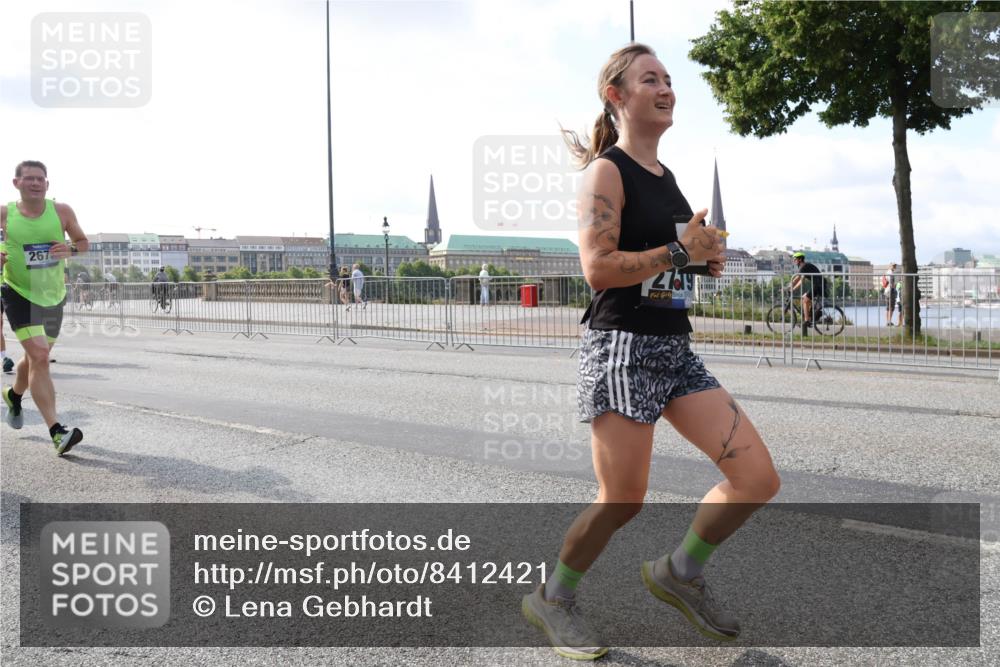 29.06.2025 - hella hamburg halbmarathon Lena Gebhardt http://msf.ph/oto/8412421 29.06.2025 09:50:30 Lombardsbrücke 267, 1209, 1358, 1615, 1675, 1688, 1697, 1700, 1803, 1882, 2415, 2568, 2675, 2719, 2826, 3332, 3626, 4205, 4229, 4380, 4398, 4823, 5248, 5409, 5436, 5472, 5508, 5745, 5791, 5803, 6080, 6458, 6529, 6649, 6704, 7026, 7774, 8450, 8629, 8958, 9017, 9116, 9294, 9302, 9365, 9711, 9979, 10064, 10218, 10783, 10894, 10922, 11281, 11305, 11379, 11767, 12292, 12540, 12554, 12895, 13725 meine-sportfotos.de