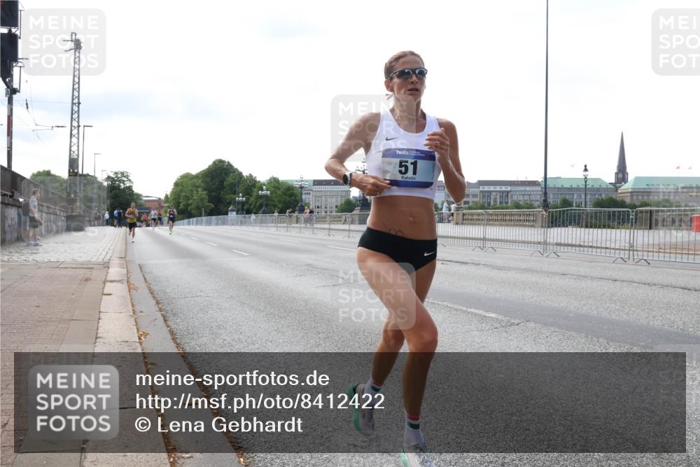 29.06.2025 - hella hamburg halbmarathon Lena Gebhardt http://msf.ph/oto/8412422 29.06.2025 09:39:35 Lombardsbrücke 51, 51, 4524, 6699, 11342, 11678, 13016, 14188, 14932, 15166, 16529, 16548, 17402, 18694, 18848, 19072, 19108 meine-sportfotos.de