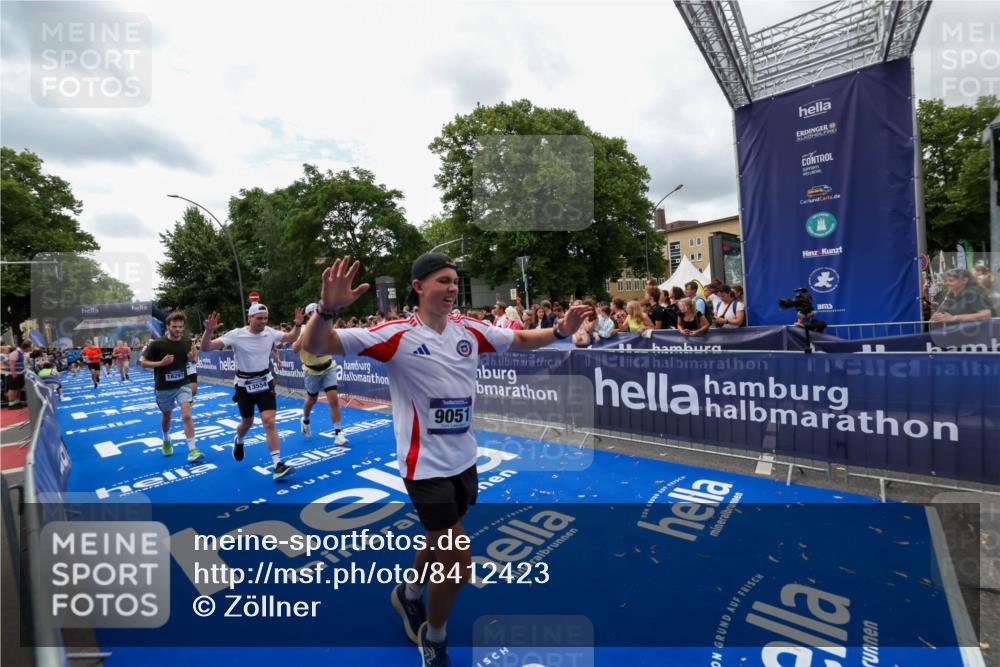 29.06.2025 - hella hamburg halbmarathon Zöllner http://msf.ph/oto/8412423 29.06.2025 10:46:44 Ziel 1920, 1942, 3976, 6630, 9051, 13554, 15026, 15133, 15714, 16175, 17743, 17865, 18297, 19128 meine-sportfotos.de