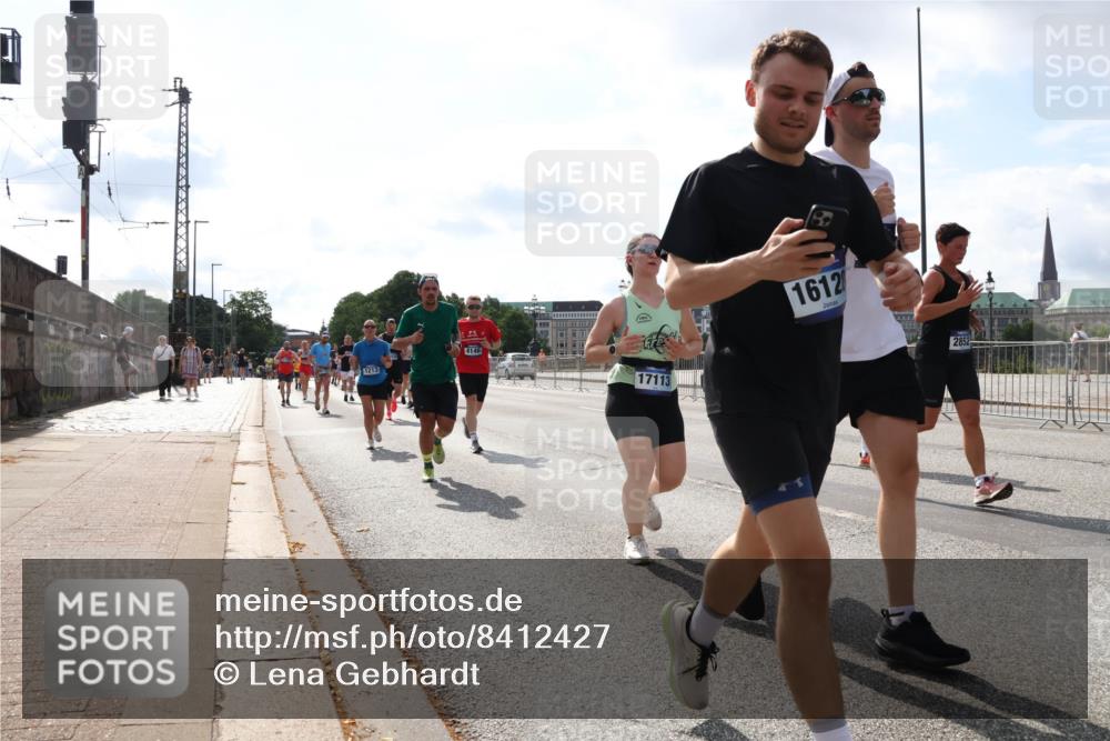 29.06.2025 - hella hamburg halbmarathon Lena Gebhardt http://msf.ph/oto/8412427 29.06.2025 10:04:38 Lombardsbrücke 1213, 4146, 17113, 1612, 1126, 1213, 1316, 1347, 1377, 1559, 1674, 2011, 2463, 2628, 2698, 2852, 2979, 3994, 4146, 4293, 4394, 4538, 4587, 4951, 5354, 5365, 5869, 5976, 6311, 6709, 8049, 8177, 8217, 9489, 10100, 10213, 10709, 10756, 10834, 10962, 11088, 11551, 11582, 12004, 12005, 12125, 12924, 12998, 13533, 13625, 14340, 14436, 14917, 15525, 15532, 16128, 16145, 16357, 16579, 16753, 16989, 16995, 17071, 17113, 17434, 17437, 17814 meine-sportfotos.de
