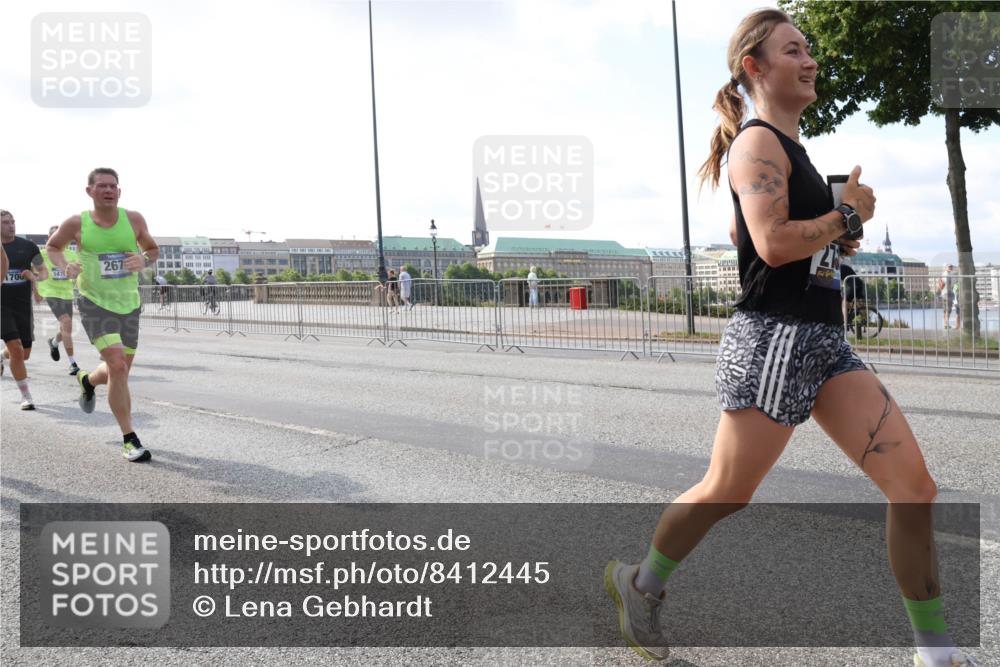29.06.2025 - hella hamburg halbmarathon Lena Gebhardt http://msf.ph/oto/8412445 29.06.2025 09:50:30 Lombardsbrücke 1700, 147, 267, 1209, 1358, 1615, 1675, 1688, 1697, 1700, 1803, 1882, 2415, 2568, 2675, 2719, 2826, 3332, 3626, 4205, 4229, 4380, 4398, 4823, 5248, 5409, 5436, 5472, 5508, 5745, 5791, 5803, 6080, 6458, 6529, 6649, 6704, 7026, 7774, 8450, 8629, 8958, 9017, 9116, 9294, 9302, 9365, 9711, 9979, 10064, 10218, 10783, 10894, 10922, 11281, 11305, 11379, 11767, 12292, 12540, 12554, 12895, 13725 meine-sportfotos.de