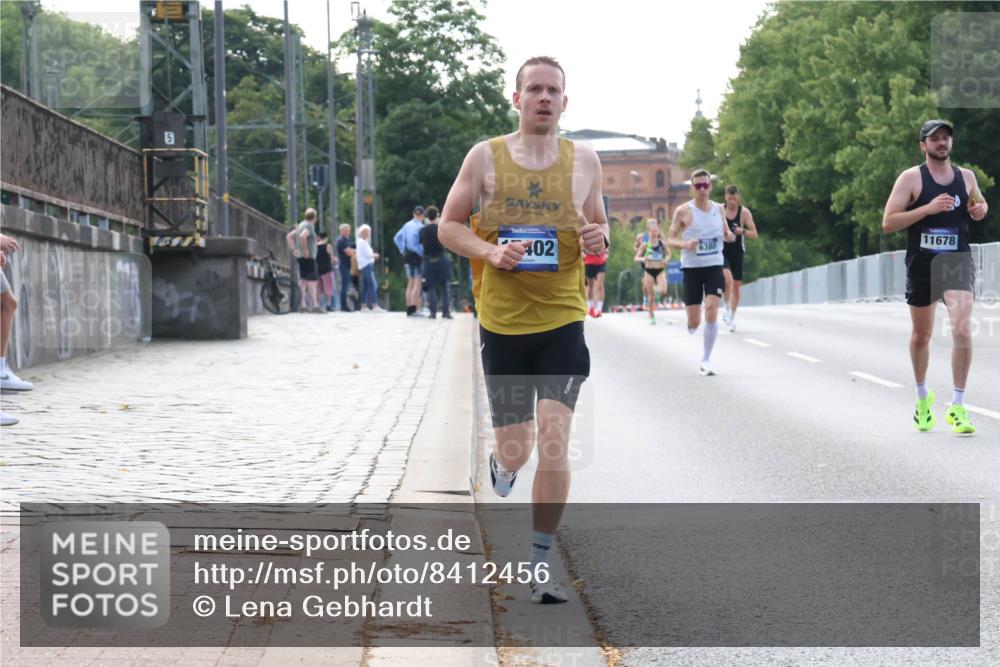 29.06.2025 - hella hamburg halbmarathon Lena Gebhardt http://msf.ph/oto/8412456 29.06.2025 09:39:39 Lombardsbrücke 5, 402, 6380, 11678, 51, 4524, 6380, 6699, 11342, 11678, 13016, 14188, 14932, 14933, 15166, 16548, 17402, 18694, 18848, 19072, 19108 meine-sportfotos.de