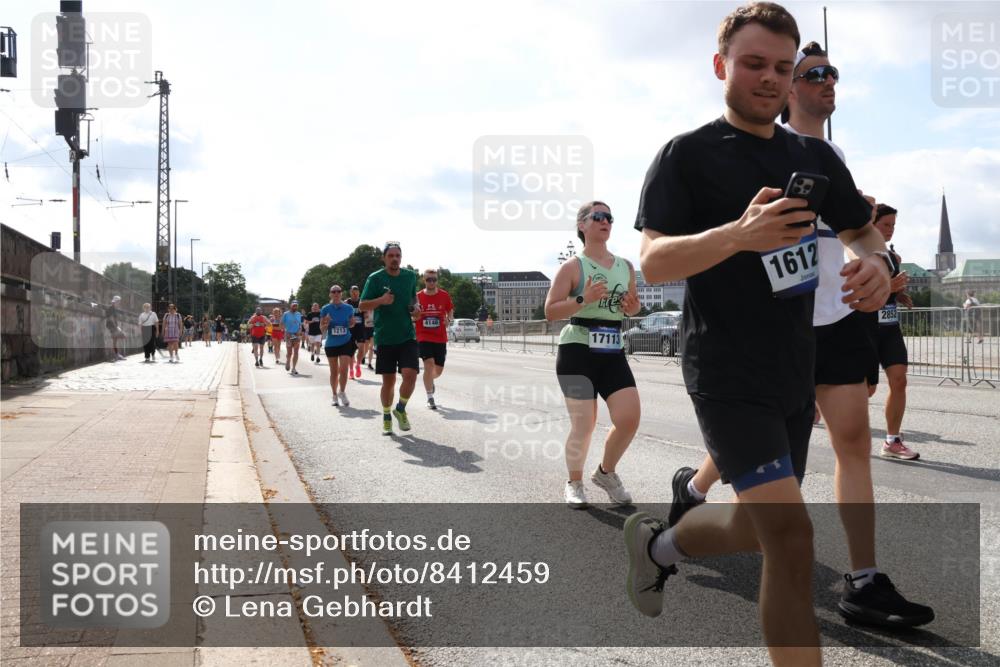 29.06.2025 - hella hamburg halbmarathon Lena Gebhardt http://msf.ph/oto/8412459 29.06.2025 10:04:38 Lombardsbrücke 1213, 4146, 17113, 1612, 2852, 1126, 1213, 1316, 1347, 1377, 1559, 1674, 2011, 2463, 2628, 2698, 2852, 2979, 3994, 4146, 4293, 4394, 4538, 4587, 4951, 5354, 5365, 5869, 5976, 6311, 6709, 8049, 8177, 8217, 9489, 10100, 10213, 10709, 10756, 10834, 10962, 11088, 11551, 11582, 12004, 12005, 12125, 12924, 12998, 13533, 13625, 14340, 14436, 14917, 15525, 15532, 16128, 16145, 16357, 16579, 16753, 16989, 16995, 17071, 17113, 17434, 17437, 17814 meine-sportfotos.de