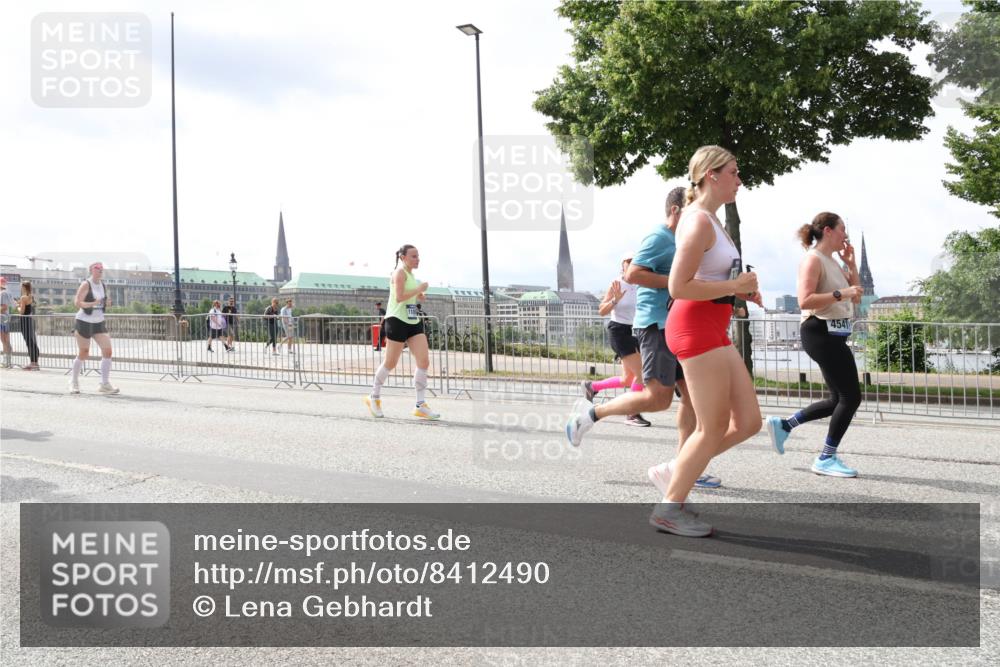 29.06.2025 - hella hamburg halbmarathon Lena Gebhardt http://msf.ph/oto/8412490 29.06.2025 10:41:57 Lombardsbrücke 4541, 1039, 1314, 1509, 1623, 1648, 1712, 1752, 2145, 2153, 2523, 2974, 3276, 3326, 3344, 3459, 3460, 3568, 4329, 4415, 4541, 4735, 4736, 4787, 4885, 5432, 5671, 6136, 6137, 6153, 6320, 6430, 6436, 6450, 6618, 6837, 6846, 6917, 7357, 7477, 7955, 7968, 8004, 8014, 8162, 8163, 8300, 8301, 8443, 8848, 8897, 8908, 9008, 9223, 9467, 9588, 10027, 10348, 10623, 11011, 11166 meine-sportfotos.de