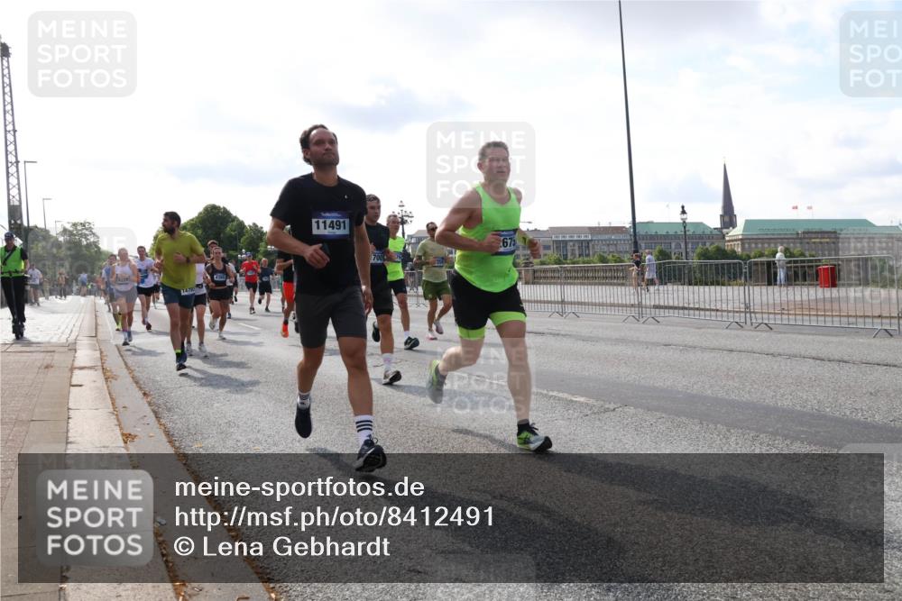 29.06.2025 - hella hamburg halbmarathon Lena Gebhardt http://msf.ph/oto/8412491 29.06.2025 09:50:30 Lombardsbrücke 14783, 4380, 11491, 700, 675, 1209, 1358, 1615, 1675, 1688, 1697, 1700, 1803, 1882, 2415, 2568, 2675, 2719, 2826, 3332, 3626, 4205, 4229, 4380, 4398, 4823, 5248, 5409, 5436, 5472, 5508, 5745, 5791, 5803, 6080, 6458, 6529, 6649, 6704, 7026, 7774, 8450, 8629, 8958, 9017, 9116, 9294, 9302, 9365, 9711, 9979, 10064, 10218, 10783, 10894, 10922, 11281, 11305, 11379, 11767, 12292, 12540, 12554, 12895, 13725 meine-sportfotos.de