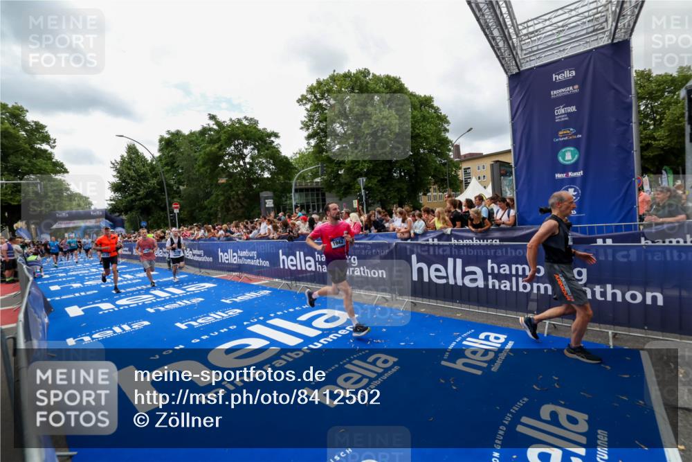 29.06.2025 - hella hamburg halbmarathon Zöllner http://msf.ph/oto/8412502 29.06.2025 10:46:47 Ziel 1920, 1942, 3976, 6630, 11858, 14541, 15714, 15900, 16175, 17353, 17669, 17743, 17865, 18297, 19128 meine-sportfotos.de