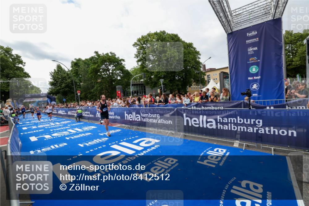 29.06.2025 - hella hamburg halbmarathon Zöllner http://msf.ph/oto/8412512 29.06.2025 10:23:29 Ziel 35, 52, 9385, 17771, 19078 meine-sportfotos.de