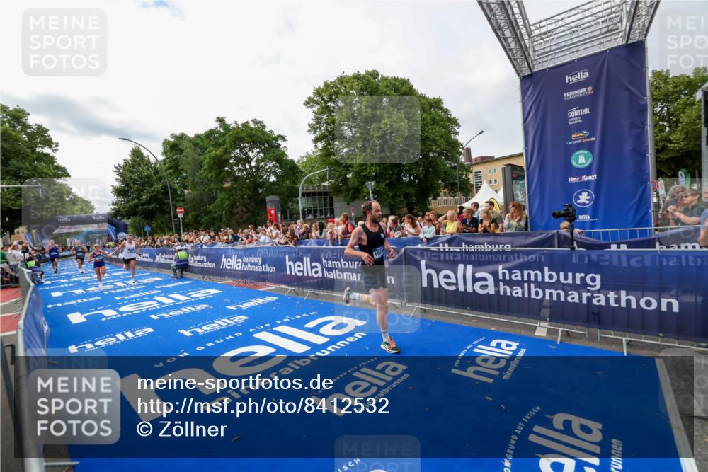 29.06.2025 - hella hamburg halbmarathon Zöllner http://msf.ph/oto/8412532 29.06.2025 10:23:30 Ziel 35, 52, 9385, 17771, 19078 meine-sportfotos.de