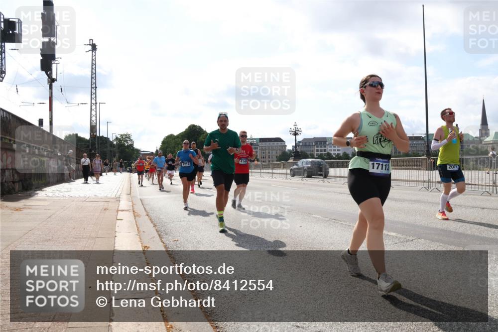29.06.2025 - hella hamburg halbmarathon Lena Gebhardt http://msf.ph/oto/8412554 29.06.2025 10:04:39 Lombardsbrücke 1213, 4146, 17113, 2011, 1126, 1213, 1316, 1347, 1377, 1559, 1674, 2011, 2463, 2628, 2698, 2852, 2979, 3994, 4146, 4293, 4394, 4538, 4587, 4951, 5354, 5365, 5869, 5976, 6311, 6709, 8049, 8217, 9019, 9489, 10100, 10213, 10709, 10756, 10834, 10962, 11088, 11551, 11582, 12004, 12005, 12125, 12924, 12998, 13242, 13533, 13625, 14340, 14436, 14917, 15525, 15532, 16128, 16145, 16357, 16579, 16753, 16989, 16995, 17071, 17113, 17434, 17437, 17814 meine-sportfotos.de