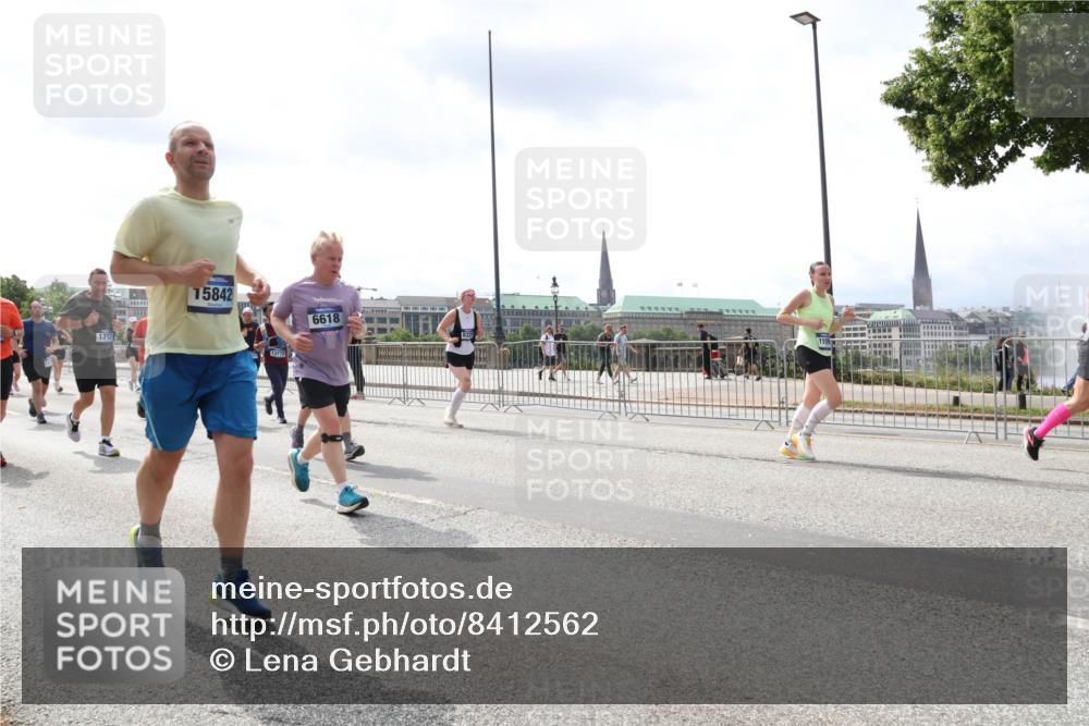 29.06.2025 - hella hamburg halbmarathon Lena Gebhardt http://msf.ph/oto/8412562 29.06.2025 10:41:57 Lombardsbrücke 1712, 15842, 6618, 1109, 1039, 1314, 1509, 1623, 1648, 1712, 1752, 2145, 2153, 2523, 2974, 3276, 3326, 3344, 3459, 3460, 3568, 4329, 4415, 4541, 4735, 4736, 4787, 4885, 5432, 5671, 6136, 6137, 6153, 6320, 6430, 6436, 6450, 6618, 6837, 6846, 6917, 7357, 7477, 7955, 7968, 8004, 8014, 8162, 8163, 8300, 8301, 8443, 8848, 8897, 8908, 9008, 9223, 9467, 9588, 10027, 10348, 10623, 11011, 11166 meine-sportfotos.de