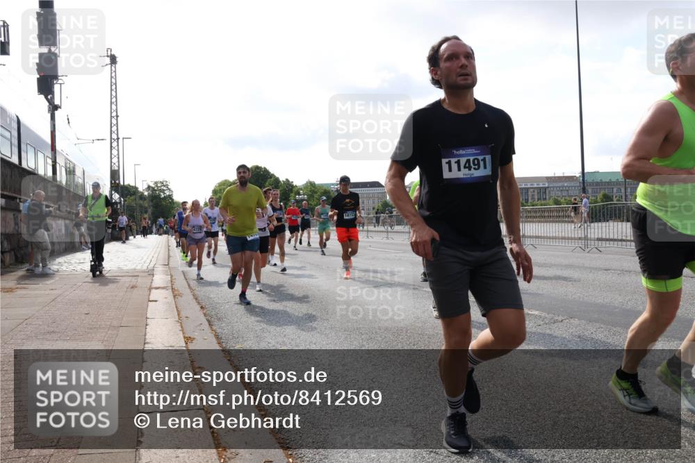 29.06.2025 - hella hamburg halbmarathon Lena Gebhardt http://msf.ph/oto/8412569 29.06.2025 09:50:31 Lombardsbrücke 1470, 18723, 11491, 1209, 1358, 1615, 1675, 1688, 1697, 1700, 1803, 1882, 2415, 2568, 2675, 2719, 2826, 3332, 3626, 4205, 4229, 4380, 4398, 4823, 5248, 5409, 5436, 5472, 5508, 5745, 5752, 5791, 5803, 5916, 6080, 6458, 6529, 6649, 6686, 6687, 6704, 7026, 7774, 8450, 8958, 9017, 9116, 9294, 9302, 9365, 9711, 9979, 10064, 10218, 10783, 10894, 10922, 11281, 11284, 11305, 11379, 11767, 12292, 12540, 12554, 12895, 13725 meine-sportfotos.de