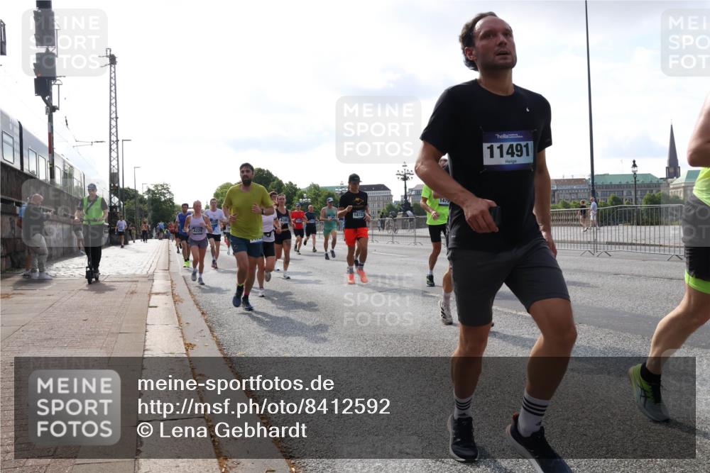 29.06.2025 - hella hamburg halbmarathon Lena Gebhardt http://msf.ph/oto/8412592 29.06.2025 09:50:31 Lombardsbrücke 1479, 11491, 1209, 1358, 1615, 1675, 1688, 1697, 1700, 1803, 1882, 2415, 2568, 2675, 2719, 2826, 3332, 3626, 4205, 4229, 4380, 4398, 4823, 5248, 5409, 5436, 5472, 5508, 5745, 5752, 5791, 5803, 5916, 6080, 6458, 6529, 6649, 6686, 6687, 6704, 7026, 7774, 8450, 8958, 9017, 9116, 9294, 9302, 9365, 9711, 9979, 10064, 10218, 10783, 10894, 10922, 11281, 11284, 11305, 11379, 11767, 12292, 12540, 12554, 12895, 13725 meine-sportfotos.de