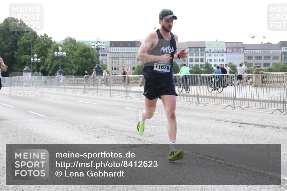 29.06.2025 - hella hamburg halbmarathon Lena Gebhardt http://msf.ph/oto/8412623 29.06.2025 09:39:43 Lombardsbrücke 11678, 51, 53, 4524, 6380, 6699, 11342, 11678, 13016, 14188, 14932, 14933, 15166, 16548, 17402, 18694, 18848, 19072, 19108 meine-sportfotos.de