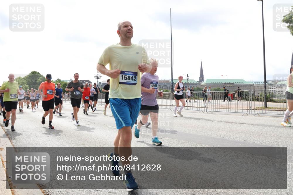29.06.2025 - hella hamburg halbmarathon Lena Gebhardt http://msf.ph/oto/8412628 29.06.2025 10:41:58 Lombardsbrücke 14872, 1712, 11, 7477, 2253, 15842, 6618, 1039, 1314, 1509, 1623, 1648, 1712, 1752, 2145, 2153, 2523, 2974, 3276, 3326, 3459, 3460, 3568, 4329, 4541, 4735, 4736, 4787, 4885, 5419, 5432, 5671, 6136, 6137, 6153, 6320, 6430, 6436, 6450, 6618, 6837, 6846, 6917, 7357, 7477, 7955, 7968, 8004, 8014, 8162, 8163, 8300, 8301, 8443, 8848, 8897, 8908, 9008, 9223, 9370, 9467, 9588, 10027, 10348, 10623, 11011 meine-sportfotos.de