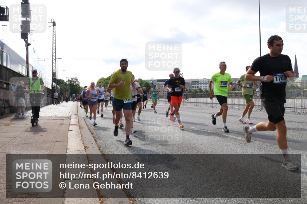 29.06.2025 - hella hamburg halbmarathon Lena Gebhardt http://msf.ph/oto/8412639 29.06.2025 09:50:31 Lombardsbrücke 229, 14783, 18723, 1479, 1350, 1700, 1209, 1358, 1615, 1675, 1688, 1697, 1700, 1803, 1882, 2415, 2568, 2675, 2719, 2826, 3332, 3626, 4205, 4229, 4380, 4398, 4823, 5248, 5409, 5436, 5472, 5508, 5745, 5752, 5791, 5803, 5916, 6080, 6458, 6529, 6649, 6686, 6687, 6704, 7026, 7774, 8450, 8958, 9017, 9116, 9294, 9302, 9365, 9711, 9979, 10064, 10218, 10783, 10894, 10922, 11281, 11284, 11305, 11379, 11767, 12292, 12540, 12554, 12895, 13725 meine-sportfotos.de